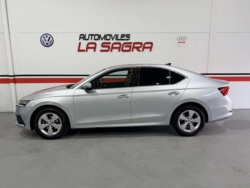 Usado Skoda Octavia Ambition 116 CV (85 kW) 2022 Gris Berlina