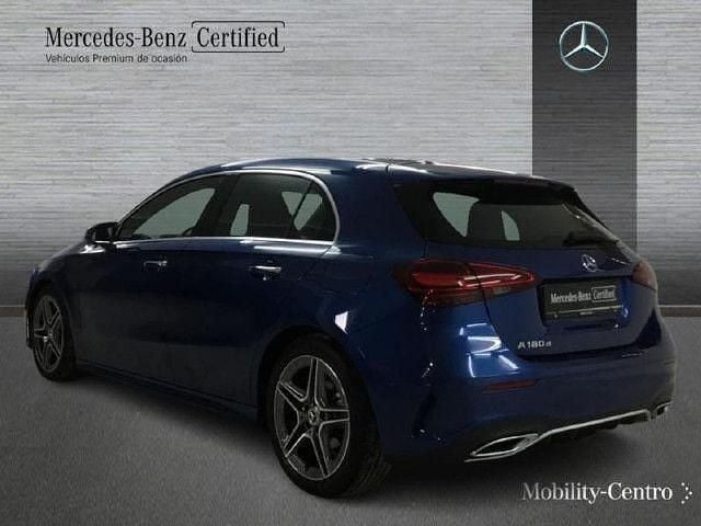 Usado Mercedes A180 AMG line 116 CV (85 kW) 2024 Azul espectra Utilitario