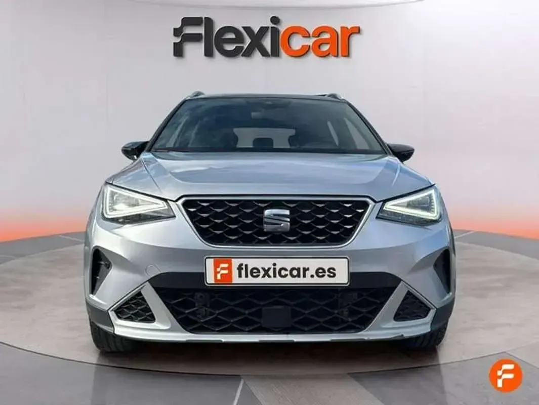 Usado Seat Arona Xperience 110 CV (80 kW) 2022 Gris SUV