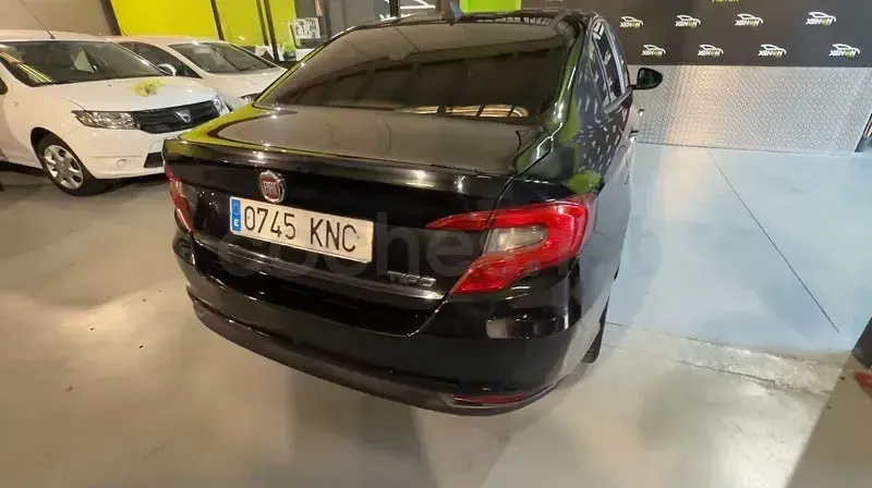 Usado Fiat Tipo Easy 120 CV (88 kW) 2018 Negro Berlina