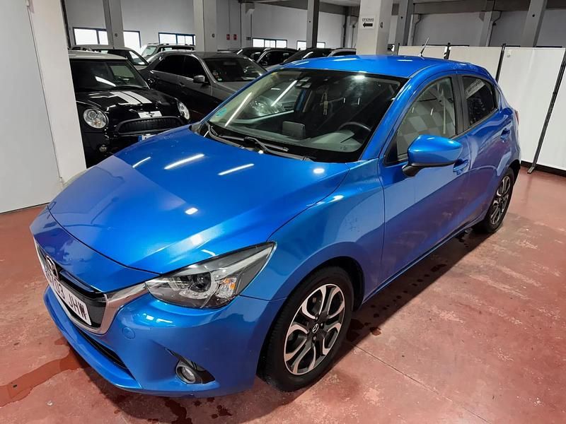 Usado Mazda 2 Style 105 HP (77 kW) 2015 Azul Sedan