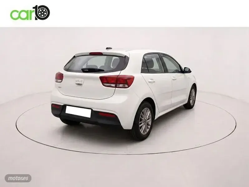 Usado Kia Rio 100 CV (73 kW) 2022 Blanco Berlina