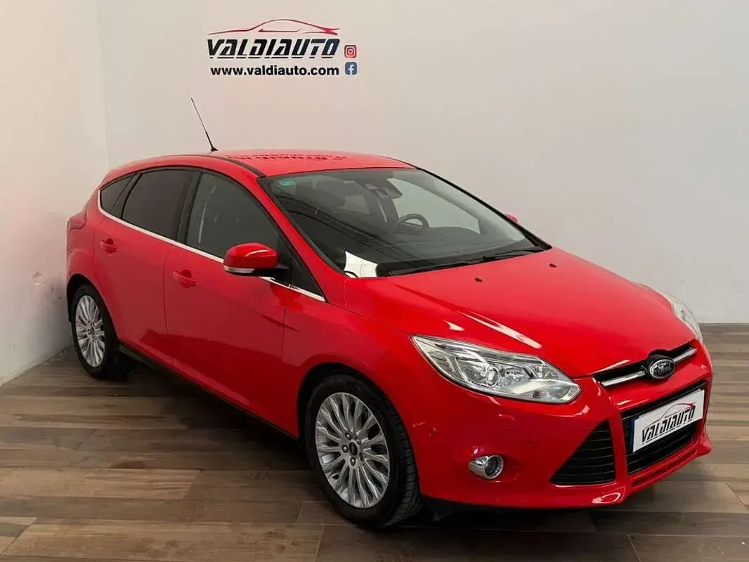 Usado Ford Focus Titanium 163 CV (119 kW) 2014 Rojo Utilitario