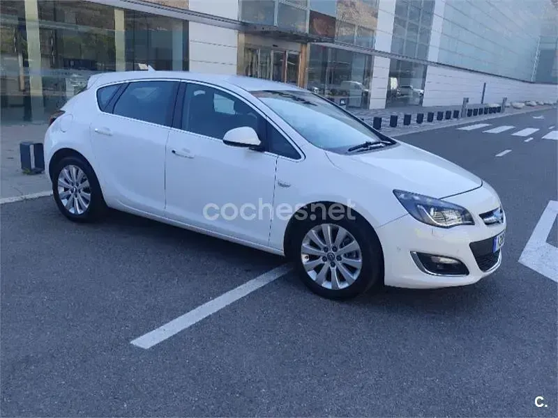 Usado Opel Astra Excellence 136 CV (100 kW) 2015 Blanco Berlina