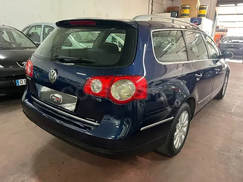 Usado VW Passat Trendline 105 CV (77 kW) 2006 Azul Familiar