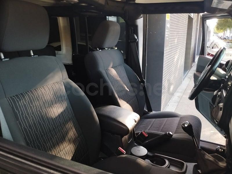 Usado Jeep Wrangler Unlimited Sahara 200 CV (147 kW) 2012 Negro SUV