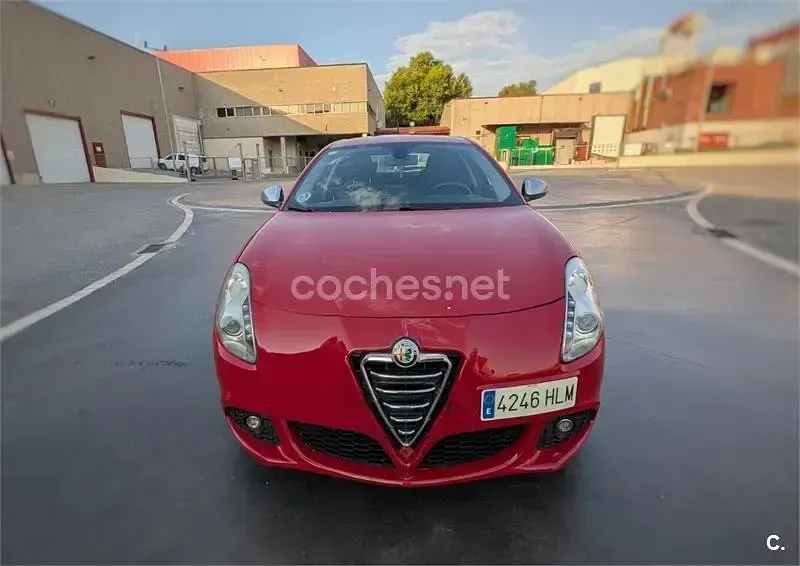 Usado Alfa Romeo Giulietta Progression 105 CV (77 kW) 2012 Granate Utilitario