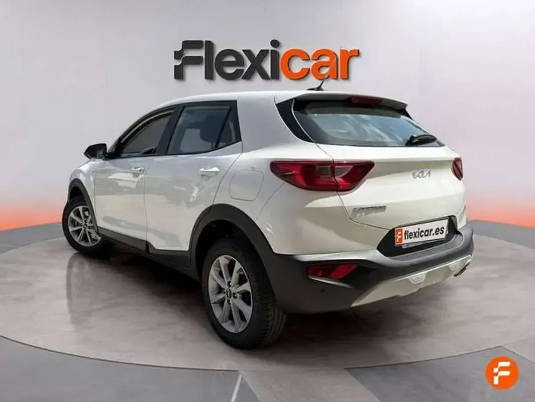 Usado Kia Stonic 84 CV (61 kW) 2022 Blanco SUV