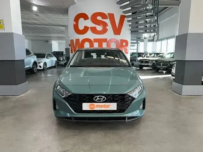 Usado Hyundai i20 100 CV (73 kW) 2022 Verde Utilitario