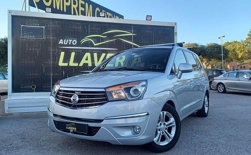 Gris Usado 2017 Ssangyong (KGM) Rodius Limited Monovolumen | 15.900 € (Precio justo) - Imagen 1/4