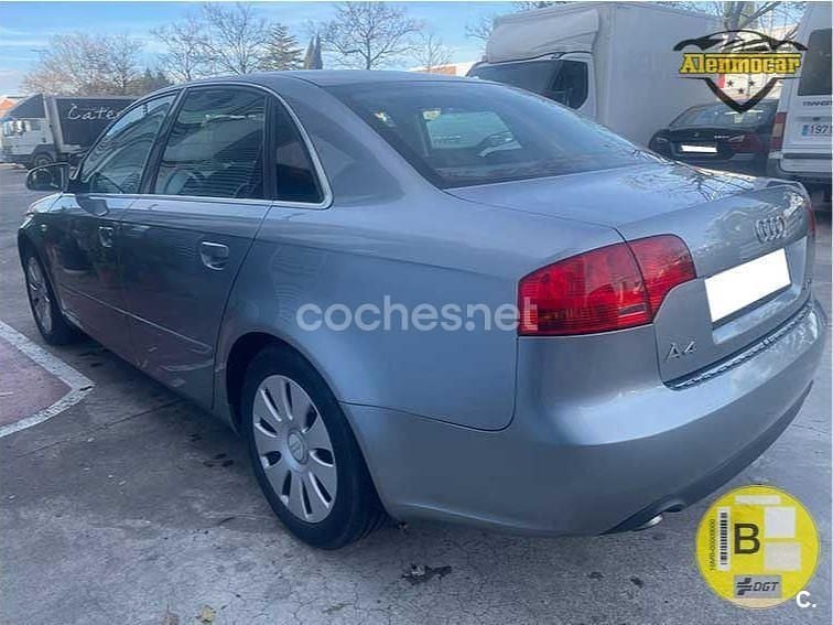Usado Audi A4 140 CV (102 kW) 2007 Gris / plata Berlina