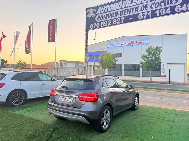 Usado Mercedes GLA200 Style 136 CV (100 kW) 2016 Gris / plata SUV