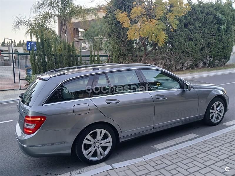 Usado Mercedes C180 120 CV (88 kW) 2012 Gris / plata Familiar