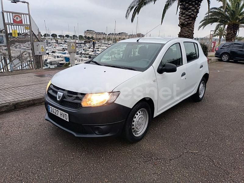 Usado Dacia Sandero Base 75 CV (55 kW) 2013 Blanco Berlina