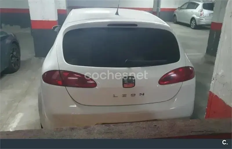 Usado Seat Leon Sport 105 CV (77 kW) 2007 Blanco Utilitario