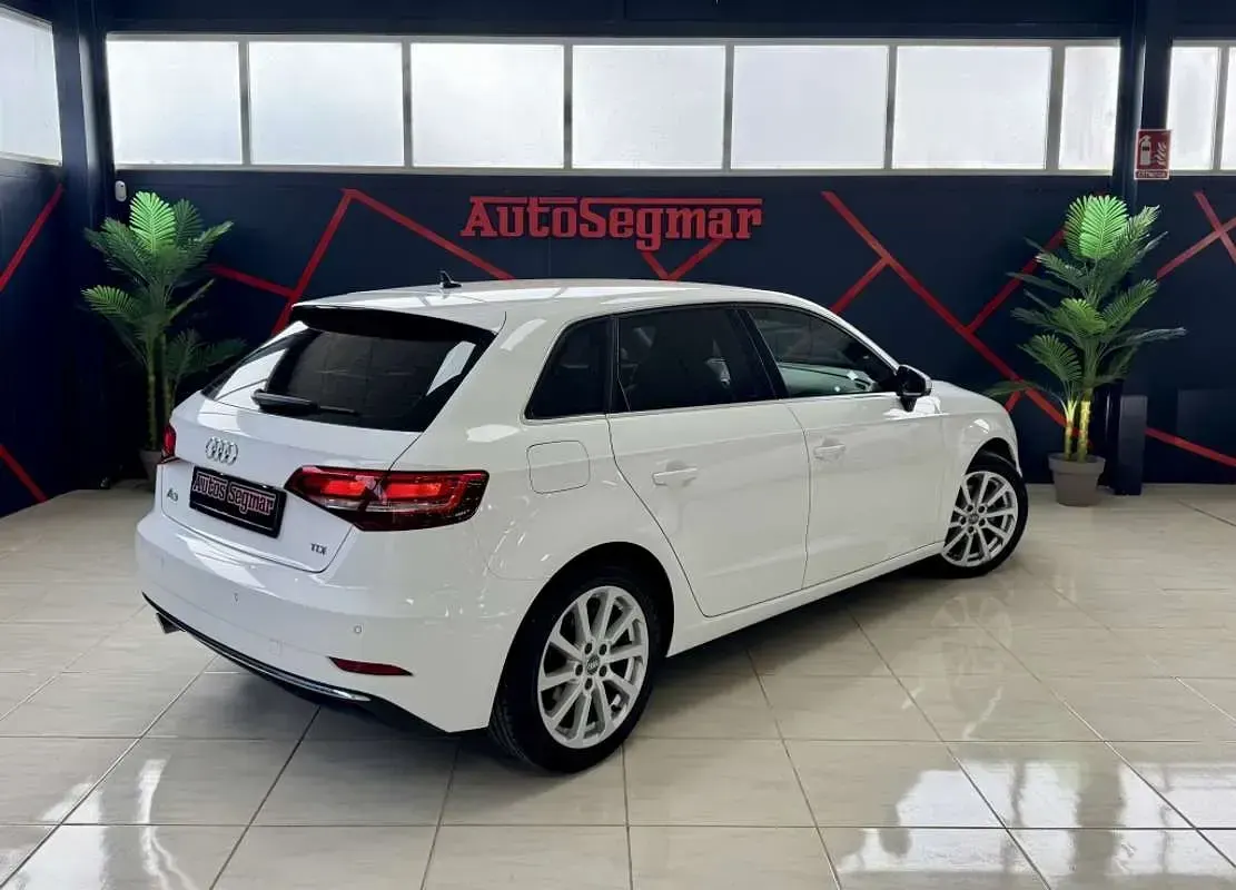 Usado Audi A3 Sportback Sport 116 CV (85 kW) 2017 Blanco Utilitario