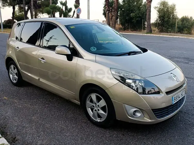Usado Renault Scénic Dynamique 110 CV (80 kW) 2011 Beige Monovolumen