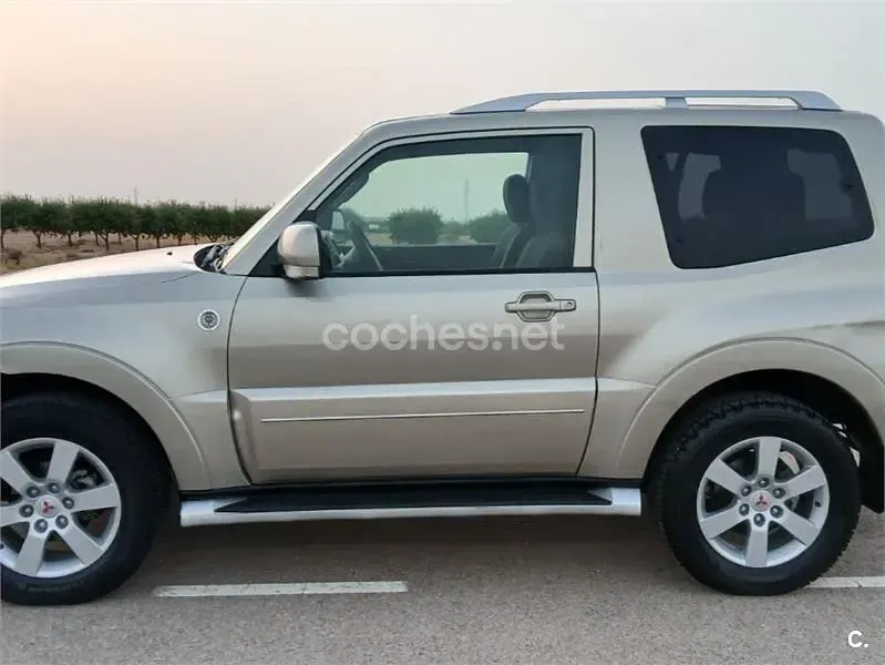 Usado Mitsubishi Montero 170 CV (125 kW) 2007 Beige SUV