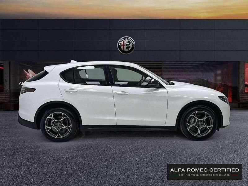 Usado Alfa Romeo Stelvio Sprint 162 CV (119 kW) 2023 Blanco SUV