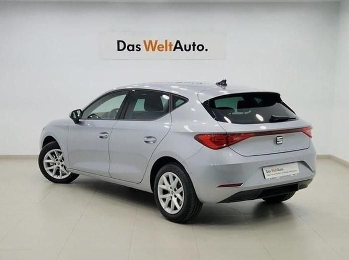 Usado Seat Leon Style 150 CV (110 kW) 2024 Gris plata