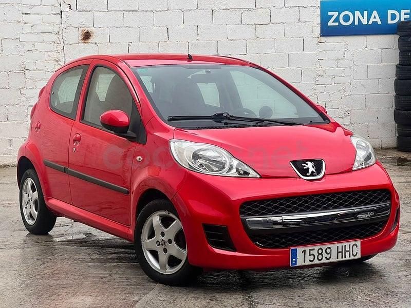 Usado Peugeot 107 Active 68 CV (50 kW) 2012 Rojo Utilitario