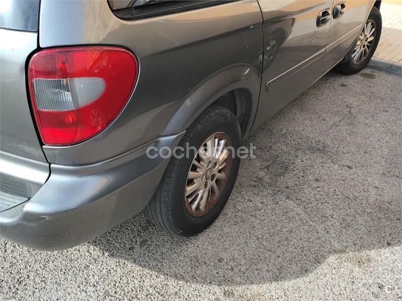 Usado Chrysler Voyager 150 CV (110 kW) 2008 Gris / plata Monovolumen