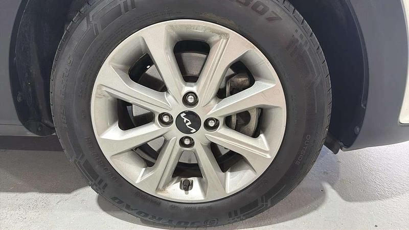 Usado Kia Stonic 84 CV (61 kW) 2022 Blanco SUV