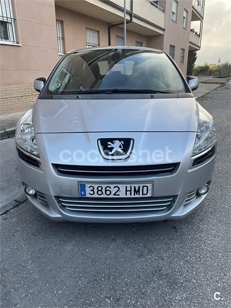 Usado Peugeot 5008 112 CV (82 kW) 2012 Gris / plata Monovolumen