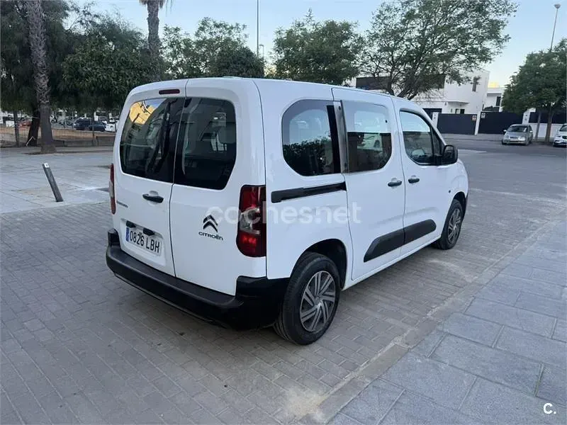 Usado Citroën Berlingo Feel 100 CV (73 kW) 2020 Blanco Monovolumen