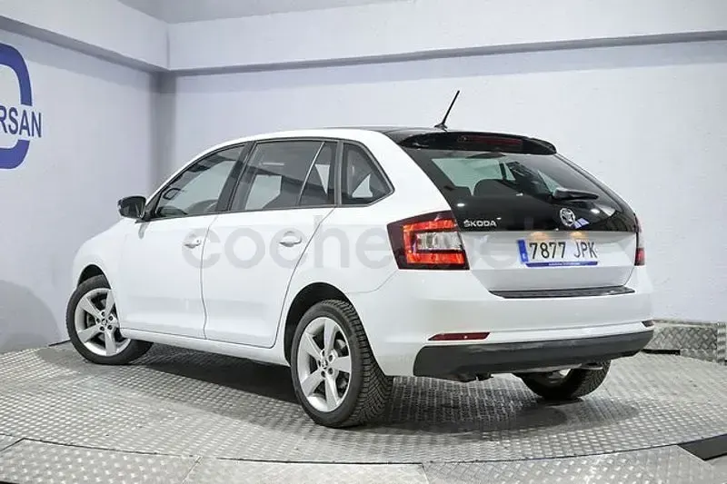 Usado Skoda Rapid Style 125 CV (91 kW) 2016 Blanco Utilitario