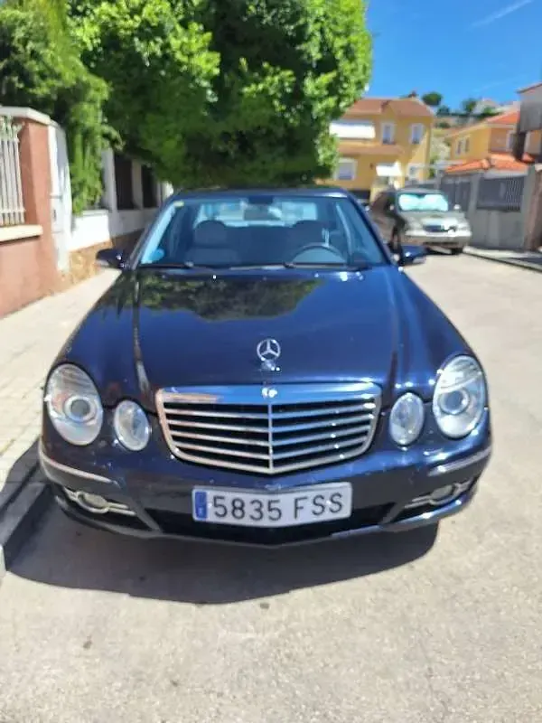 Usado Mercedes E280 Avantgarde 230 CV (169 kW) 2007 Azul Berlina
