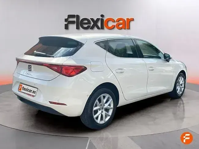 Usado Seat Leon Style 116 CV (85 kW) 2025 Blanco Berlina