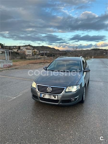 Usado VW Passat Advance 140 CV (102 kW) 2006 Gris / plata Familiar