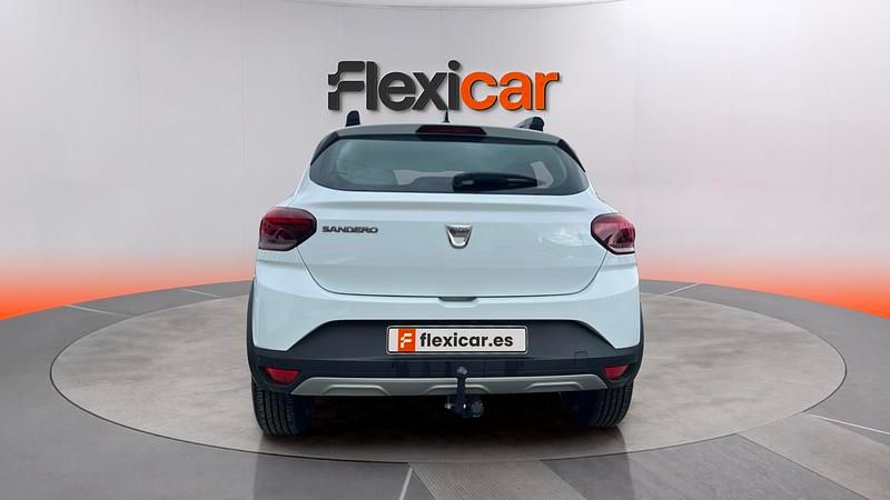 Usado Dacia Sandero Comfort 101 CV (74 kW) 2022 Blanco Berlina