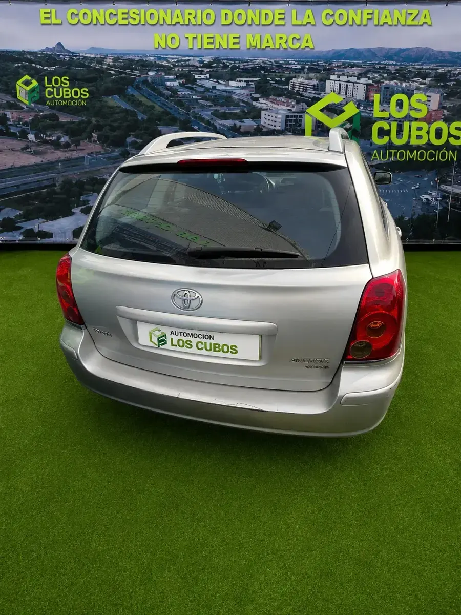 Usado Toyota Avensis Sol 116 CV (85 kW) 2006 Gris Familiar