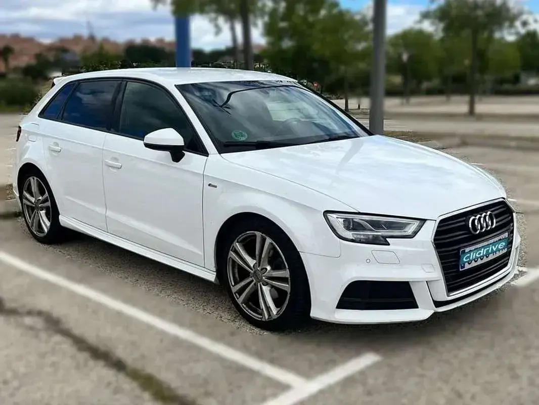Usado Audi A3 Sportback S-Line 116 CV (85 kW) 2019 Blanco Utilitario