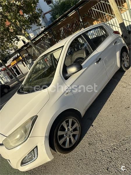 Blanco Usado 2013 Hyundai i20 Berlina | 5700 € (Precio justo) - Imagen 1/4