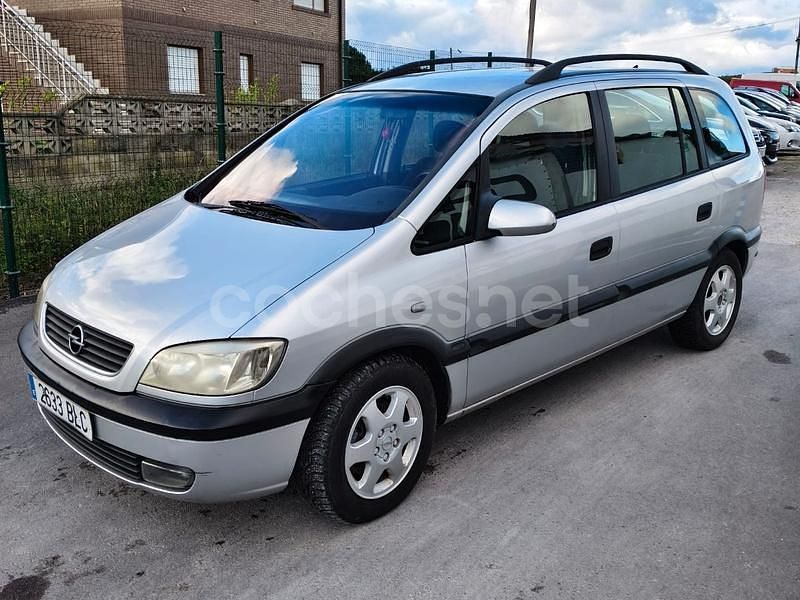 Gris / plata Usado 2001 Opel Zafira Elegance Monovolumen | 1999 € (Un poco caro) - Imagen 1/4