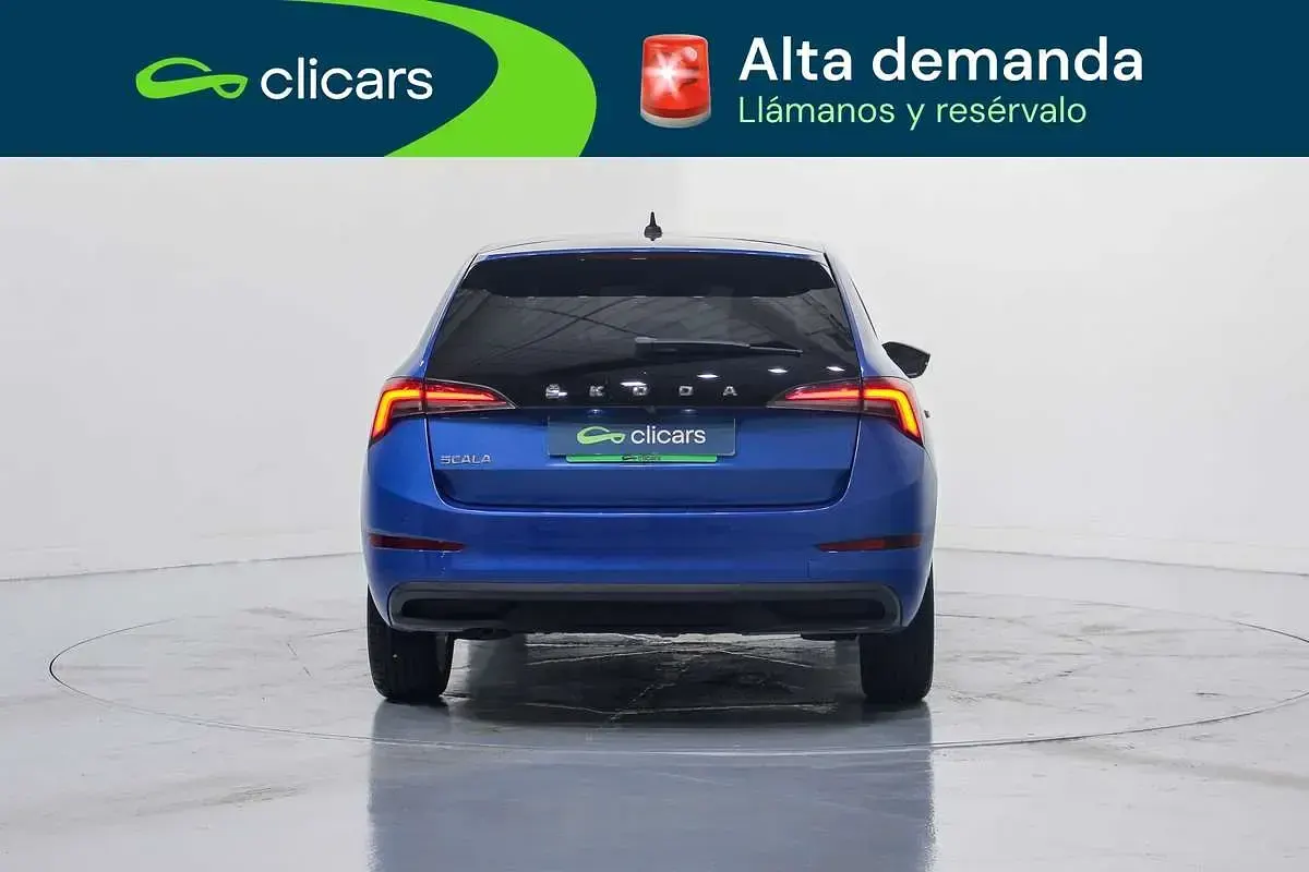 Usado Skoda Scala Ambition 116 CV (85 kW) 2020 Azul Utilitario