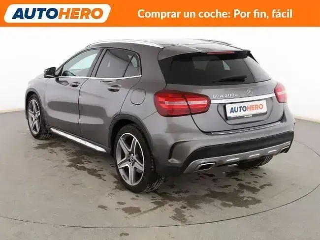 Usado Mercedes GLA200 AMG line 135 HP (99 kW) 2019 Cinzento SUV