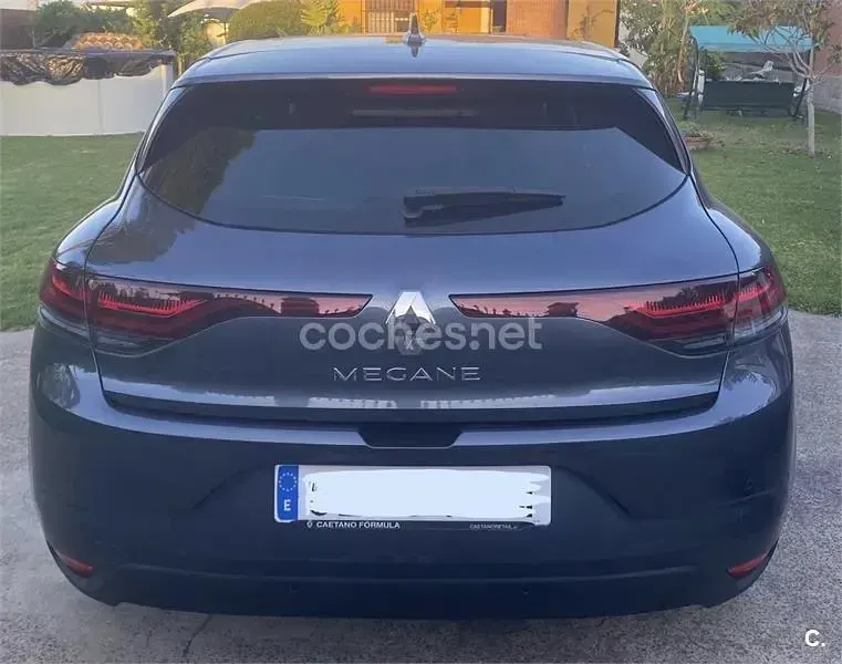Usado Renault Mégane II Techno 115 CV (84 kW) 2023 Gris / plata Berlina