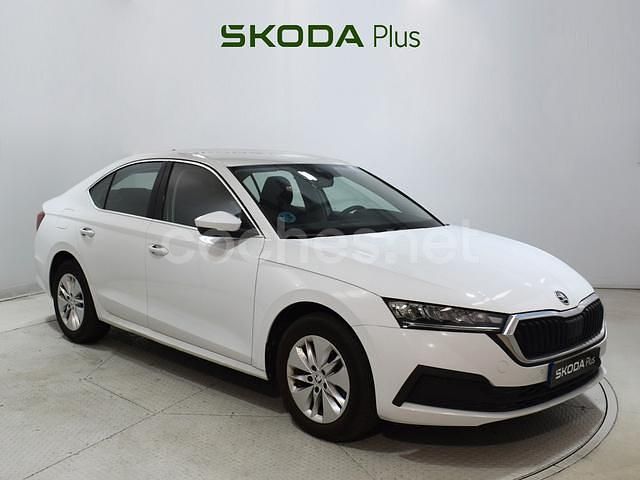 Blanco Usado 2024 Skoda Octavia Ambition Berlina | 25.800 € (Super precio) - Imagen 1/4