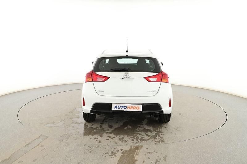 Usado Toyota Auris 132 CV (97 kW) 2015 Blanco Berlina