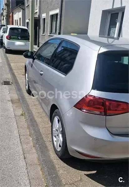 Usado VW Golf VII Advance 105 CV (77 kW) 2013 Gris / plata Berlina