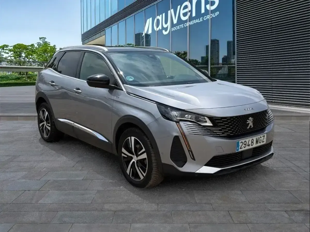 Usado Peugeot 3008 GT 131 CV (96 kW) 2023 Gris SUV