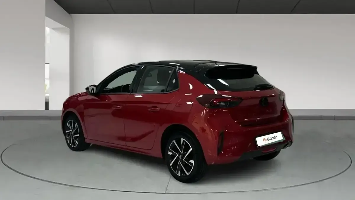 Usado Opel Corsa 100 CV (73 kW) 2025 Rojo Utilitario