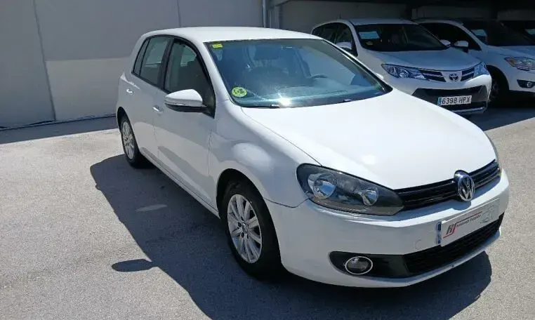 Usado VW Golf VI 105 CV (77 kW) 2010 Blanco Utilitario