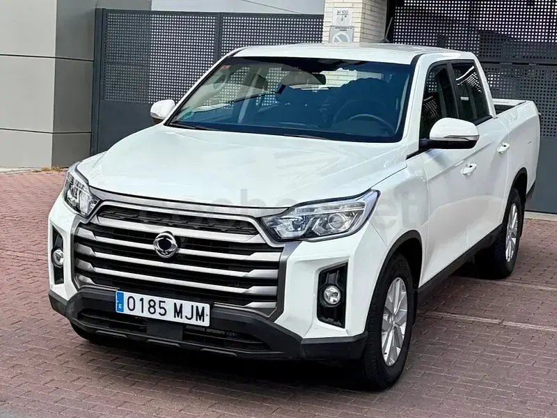 Usado SsangYong Musso 202 CV (148 kW) 2023 Blanco Pickup/Camioneta