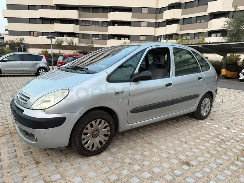 Usado Citroën Xsara Picasso 110 CV (80 kW) 2009 Gris / plata Monovolumen