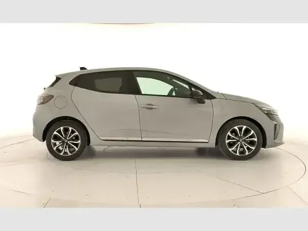 Usado Renault Clio V Techno 90 CV (66 kW) 2024 Gris Berlina